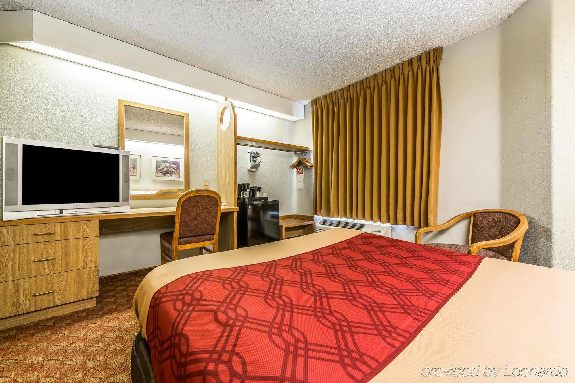 Days Inn By Wyndham Торнтон Екстер'єр фото